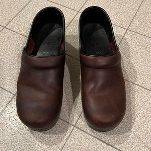 Dansko brown leather professional clogs size 39 wide